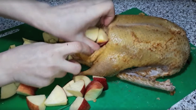 Простые и вкусные рецепты утки с яблоками запеченной в духовке