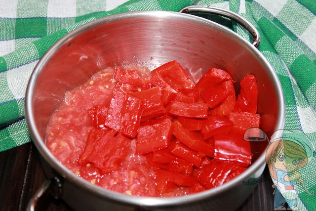 Варим томаты и с перцем