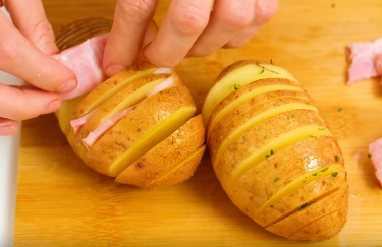 Картошка в фольге в духовке — пошаговые рецепты с фото