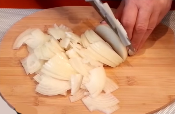 Салат из кальмаров с крабовыми палочками - пошаговый рецепт с фото