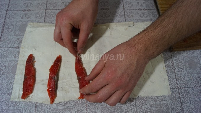 Как приготовить рулет из лаваша с красной рыбой: лучшие рецепты