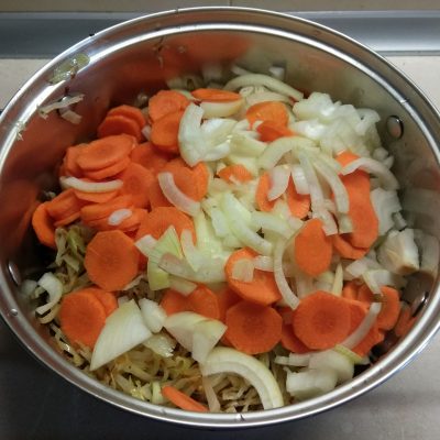 Фото рецепта - Овощное рагу из капусты и картофеля - шаг 4