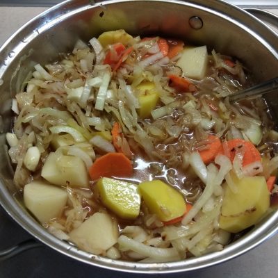 Фото рецепта - Овощное рагу из капусты и картофеля - шаг 6
