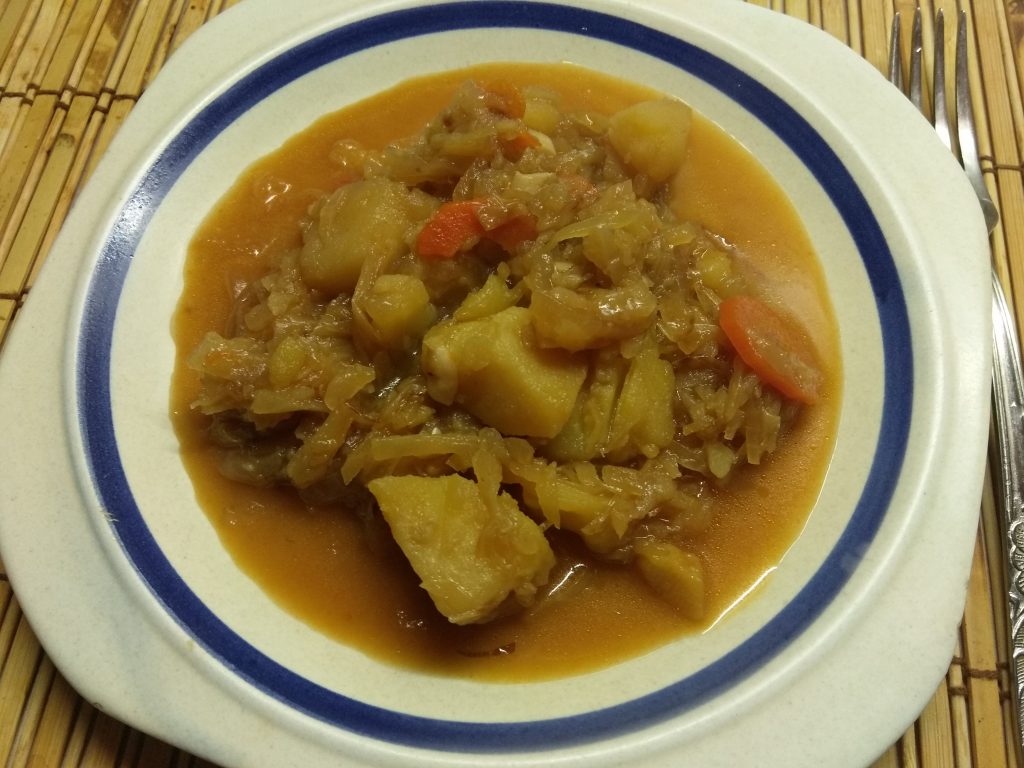 Фото рецепта - Овощное рагу из капусты и картофеля - шаг 7