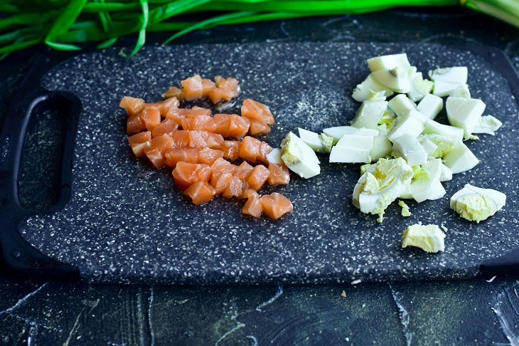 Салат с лососем: ТОП рецептов, пошаговое приготовление