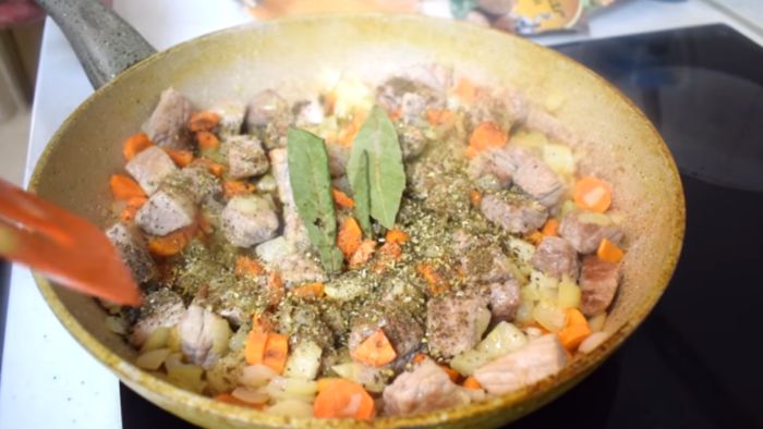 Мясо запеченное с черносливом в духовке рецепт с фото пошагово