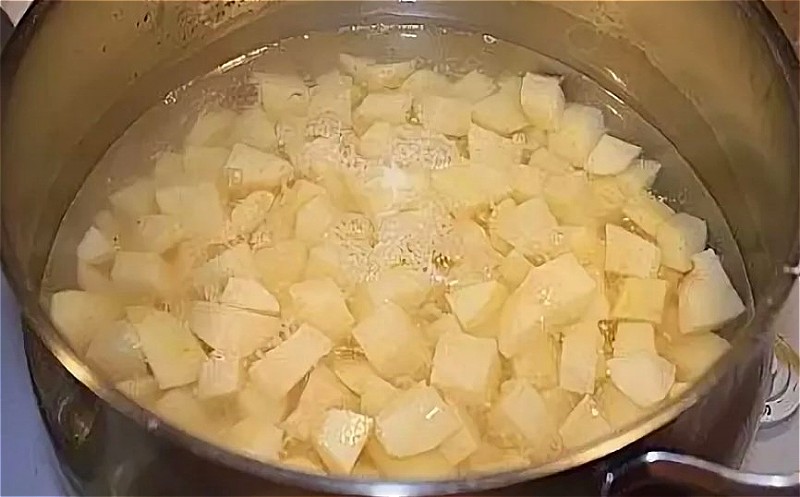 варим картофель