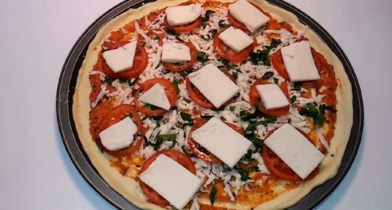 Пицца Маргарита — пошаговый классический рецепт с фото