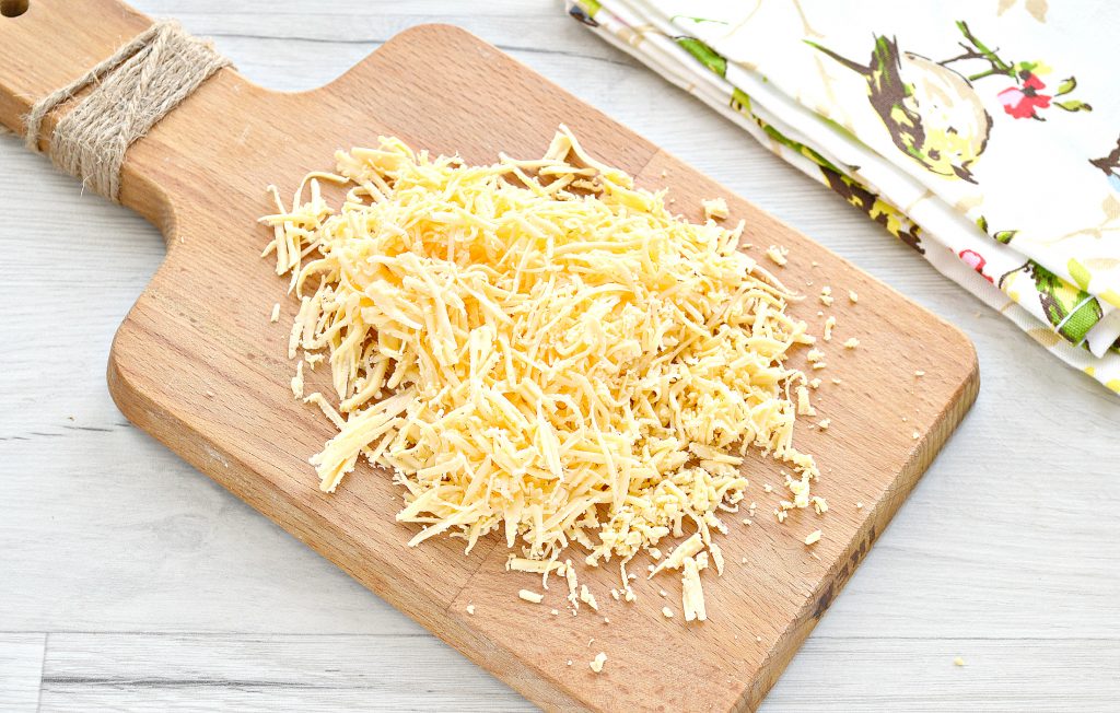 Фото рецепта - Сосиски в тесте с сыром на сковороде - шаг 2