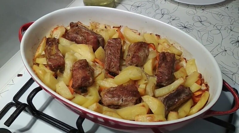 Свиные ребрышки в духовке с картошкой — простой и вкусный рецепт пальчики оближешь!