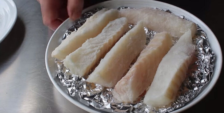 Рецепты приготовления филе минтая на сковороде : как вкусно пожарить рыбу в сметане с овощами?