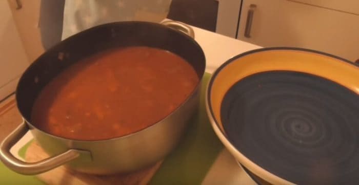 Приготовление подливы из томат-пасты
