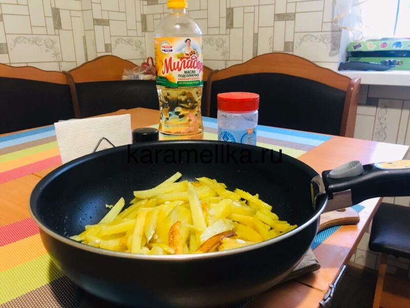 Жареная картошка на сковороде с чесноком (рецепт картофеля с хрустящей корочкой) этап 10
