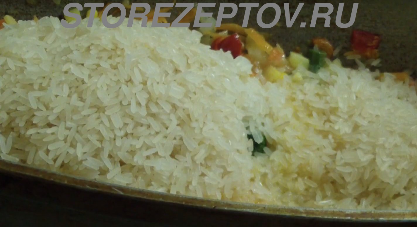 Готовим рис с овощами и тушенкой