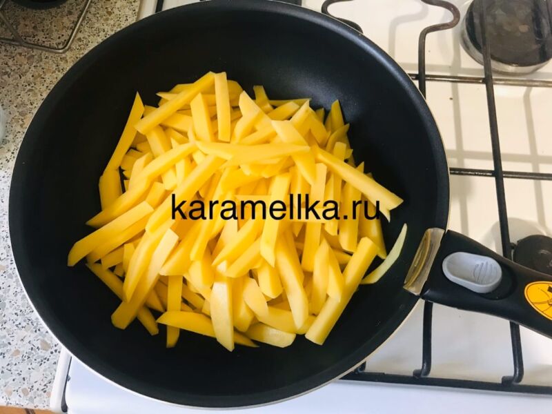 Жареная картошка на сковороде с чесноком (рецепт картофеля с хрустящей корочкой) этап 6