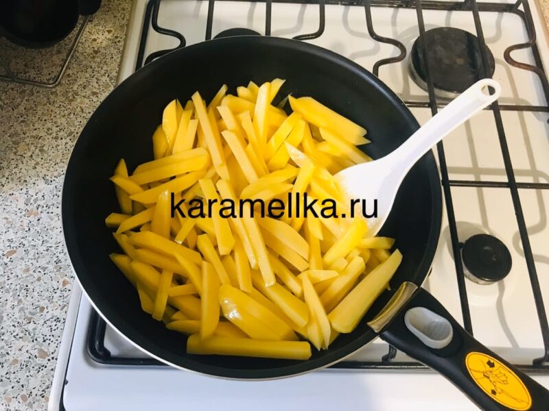 Жареная картошка на сковороде с чесноком (рецепт картофеля с хрустящей корочкой) этап 7