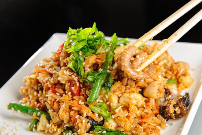 Китайский жареный рис с морепродуктами