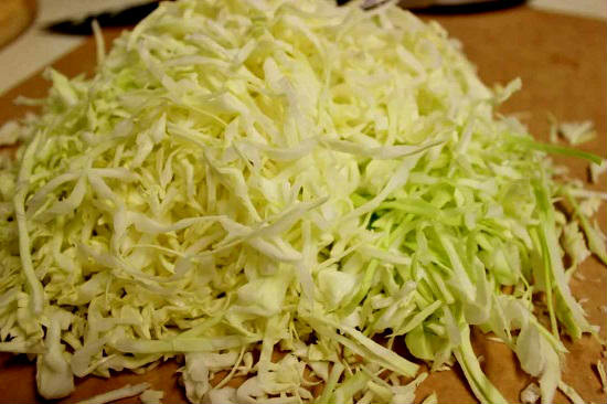Салаты из свежей капусты (белокочанной): простые и вкусные рецепты на каждый день
