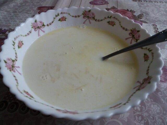 Готовый молочный суп с вермишелью