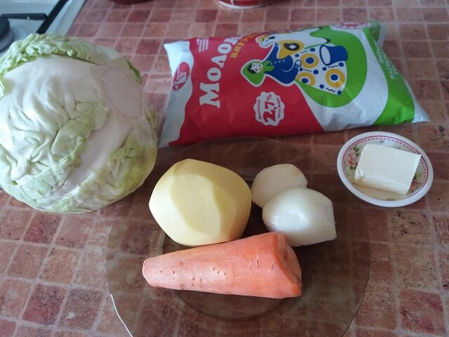 Ингредиенты для молочного супа с овощами