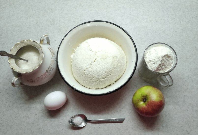Подробный рецепт пышных сырников из домашнего творога с яблоками
