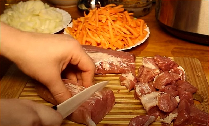 Как приготовить рассыпчатый плов из свинины - рецепты с фото пошагово