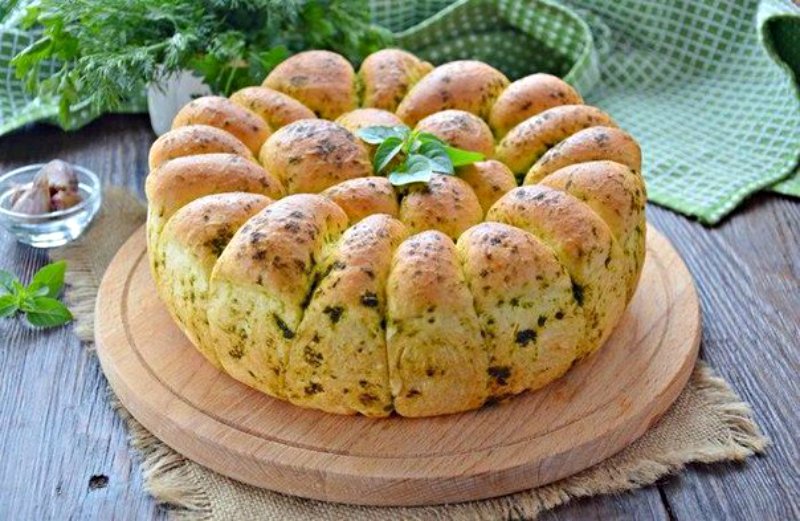 хлеб с зеленью и чесноком