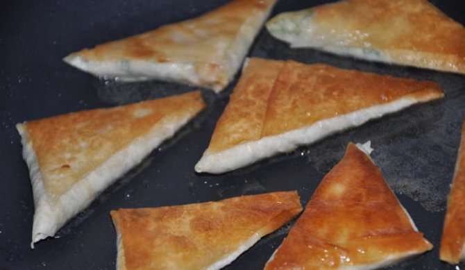 Пирожки из лаваша на сковороде - пошаговый рецепт с фото