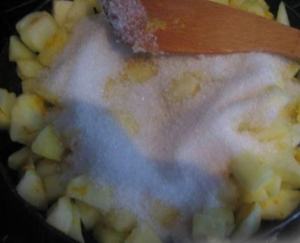 Слойки с яблоками из готового теста – кулинарный рецепт