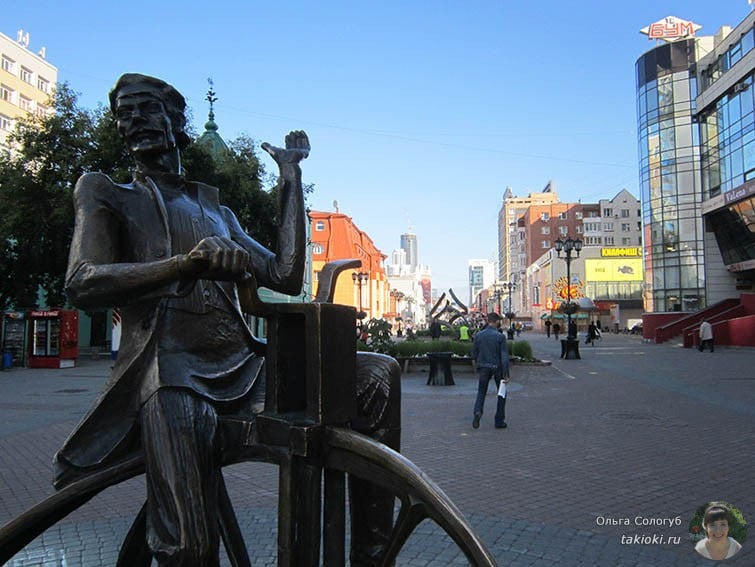 Статуя изобретателю велосипеда Е.М. Артамонову