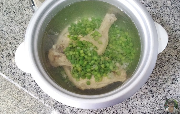 Зеленый горошек в супе