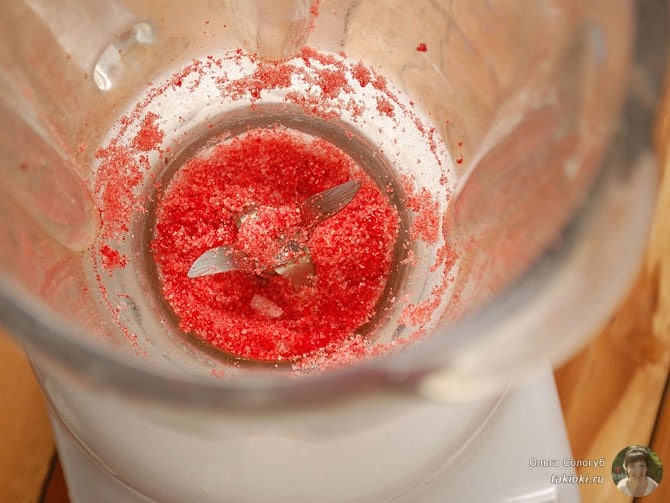 готовим цветную сахарную пудру в блендере шаг3