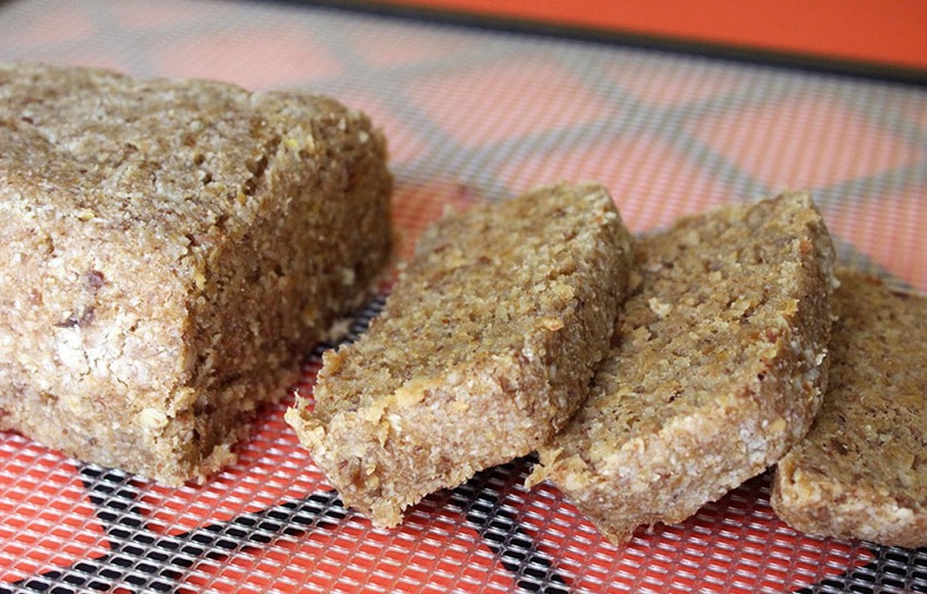 Готовим живой хлеб из овсянки и льна — сыроедческий рецепт в дегидраторе