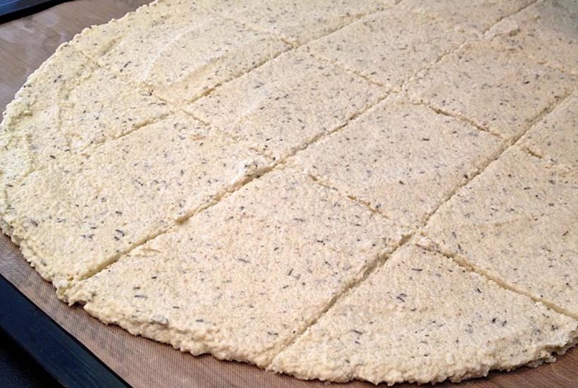 Готовим сыроедческие хлебцы из льна и пророщенной пшеницы: рецепт восхитительного лакомства