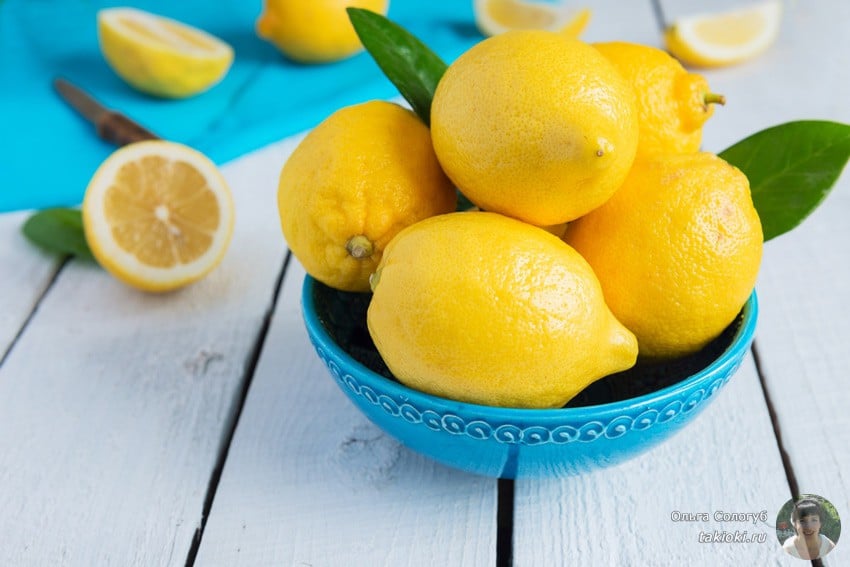 чистим микроволновку внутри содой и лимоном