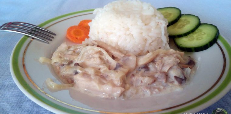 Простой и очень вкусный рецепт шампиньонов в сметане на сковороде