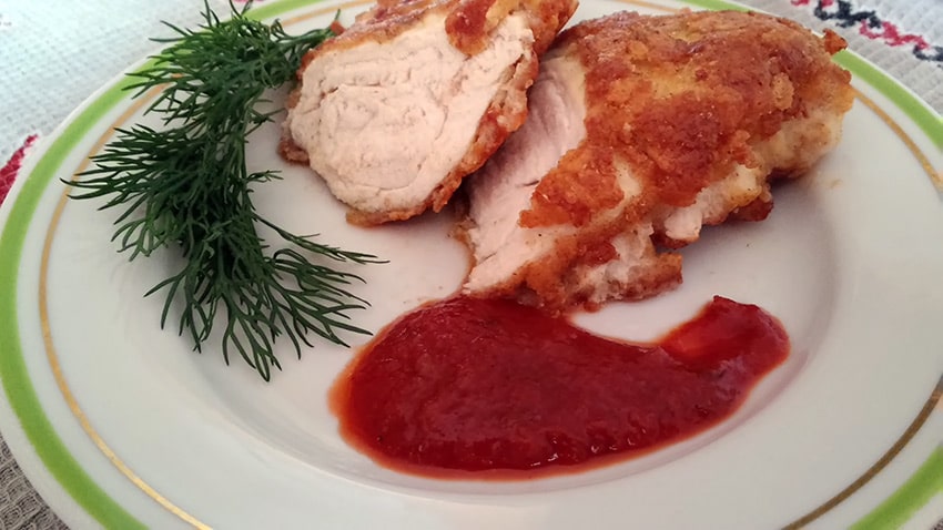 Необычный рецепт приготовления курицы на сковороде в хрустящем сырном кляре