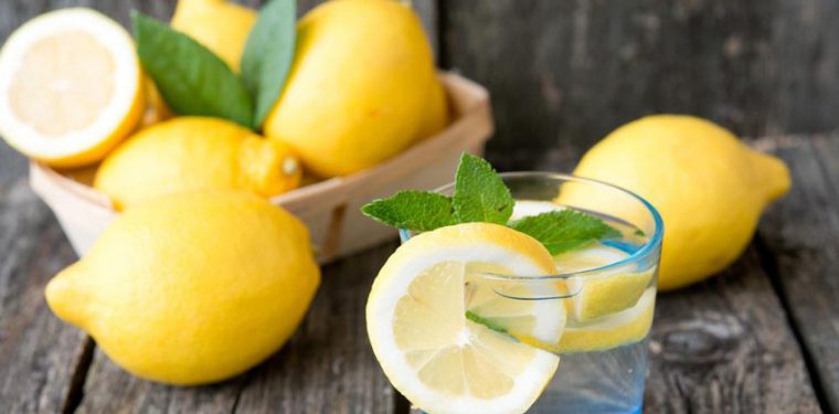 Может ли вода с лимоном способствовать похудению и оздоровлению?