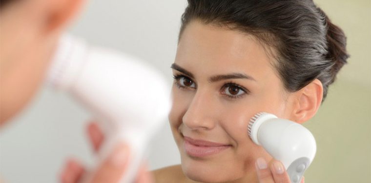 Как правильно пользоваться ультразвуковой щеткой для лица для глубокого очищения кожи