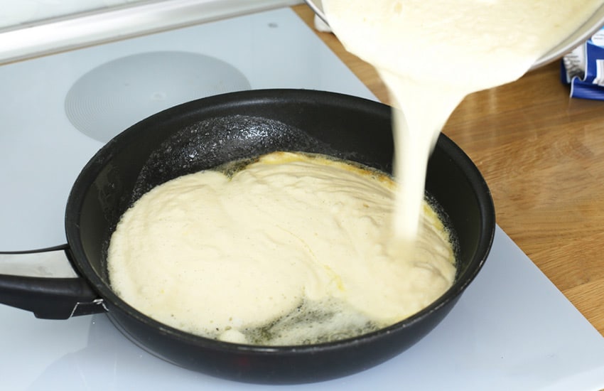 Как приготовить творожную запеканку на сковороде: полезные рецепты и даже без манки и яиц