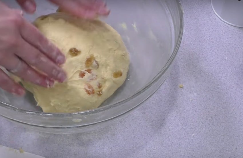 Пасхальный кулич на дрожжах – рецепты очень вкусных сдобных куличей