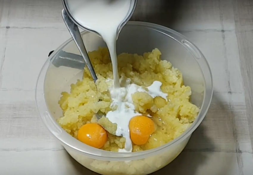 Картофельные оладьи: 10 самых вкусных рецептов оладушек из вареного или сырого картофеля