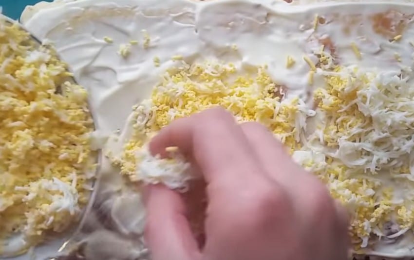 Закусочный торт Наполеон с несладкой начинкой – 4 праздничных рецепта