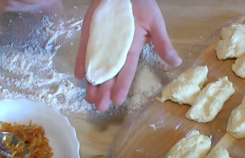 Пирожки на кефире, жареные на сковороде – 6 рецептов вкусных и быстрых пирожков