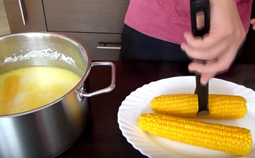 Как варить кукурузу в кастрюле, чтобы была мягкая и сочная?