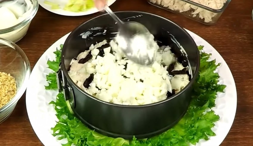 Салат из курицы с черносливом – 5 очень вкусных рецептов приготовления