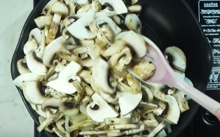 Как пожарить грибы шампиньоны в домашних условиях быстро и вкусно?