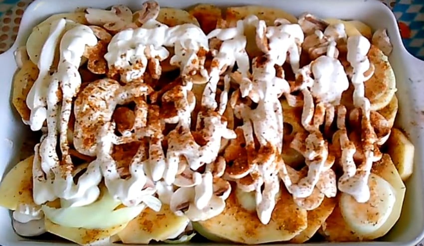 Картошка в духовке с майонезом – 5 рецептов запеченного картофеля