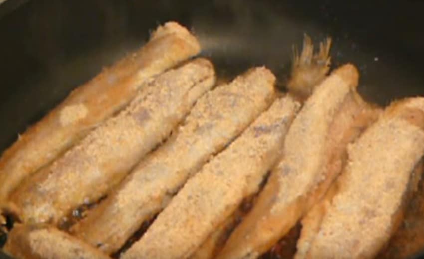 Рыба, жаренная в панировочных сухарях на сковороде: 4 рецепта в домашних условиях