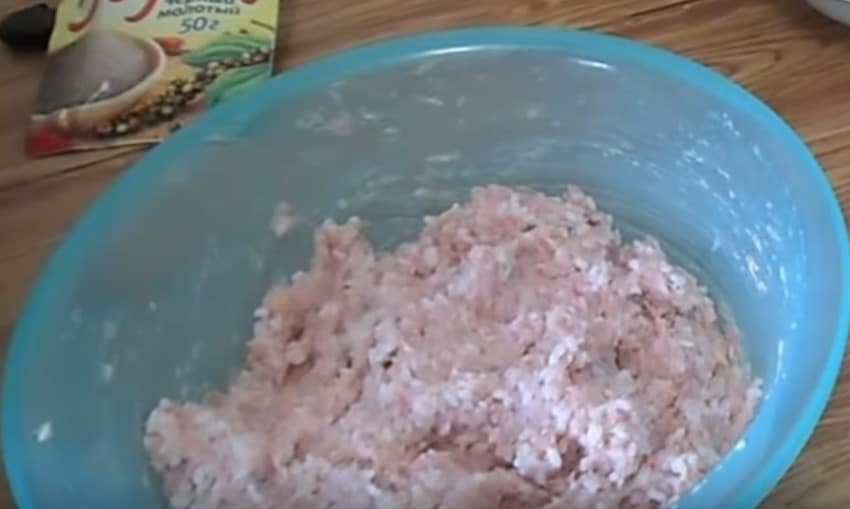 Куриные тефтели в духовке с подливкой – 5 рецептов приготовления тефтелей из куриного фарша